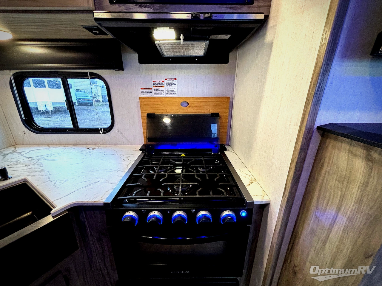 2021 Forest River Cherokee Alpha Wolf 22SWL Photo 7