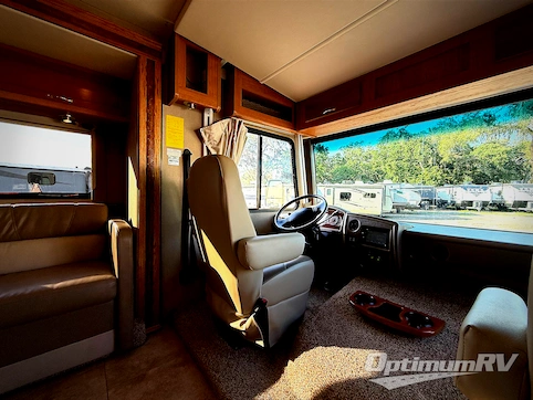 2016 Fleetwood Flair 31B RV Photo 2