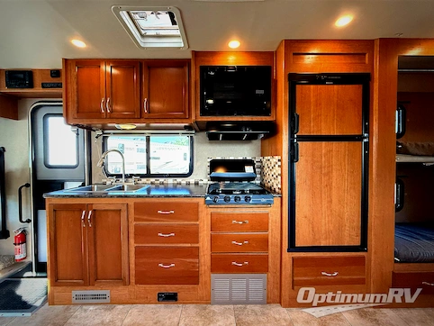 2016 Fleetwood Flair 31B RV Photo 3