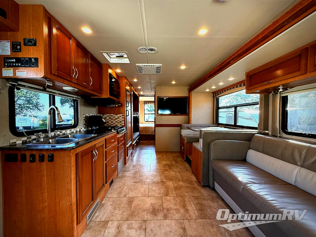 2016 Fleetwood Flair 31B Photo 4