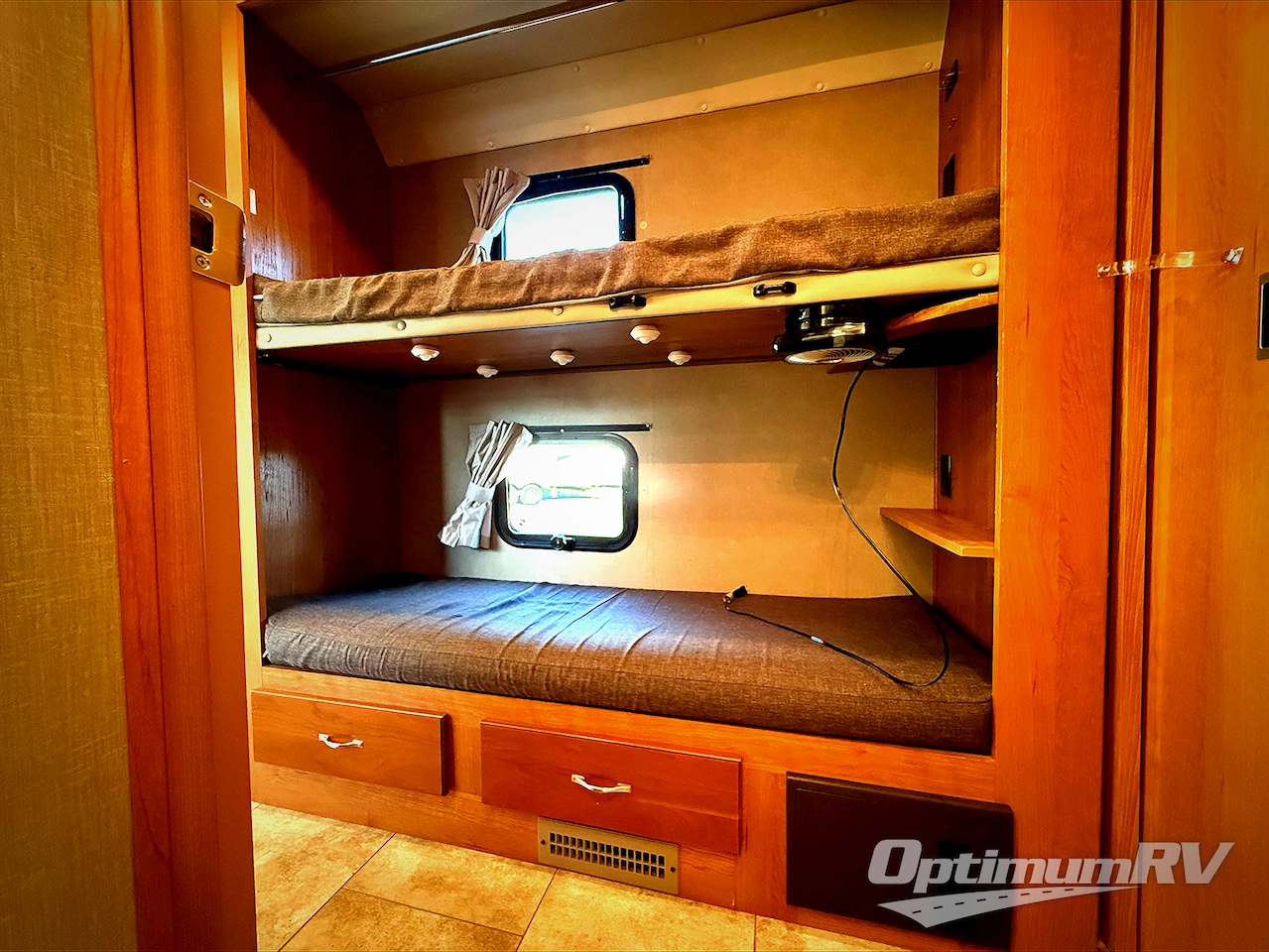 2016 Fleetwood Flair 31B Photo 14