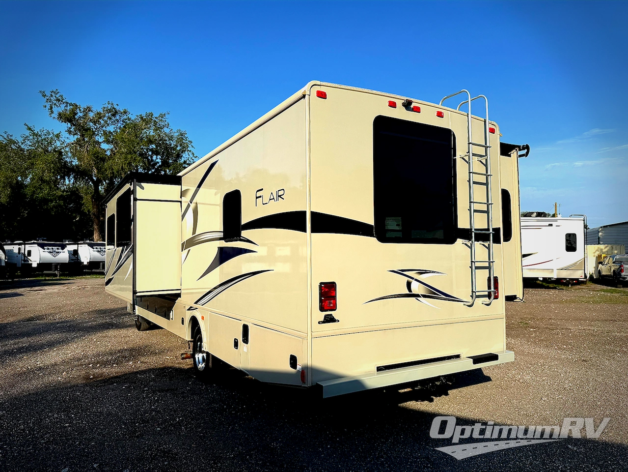 2016 Fleetwood Flair 31B Photo 2