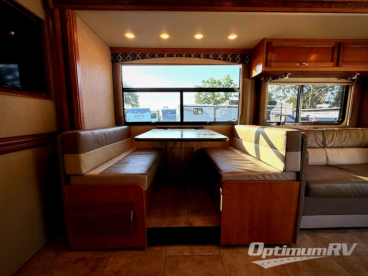 2016 Fleetwood Flair 31B Photo 10