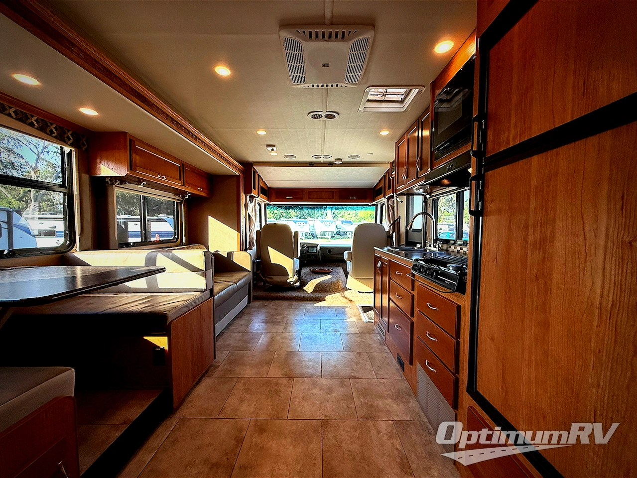 2016 Fleetwood Flair 31B Photo 5