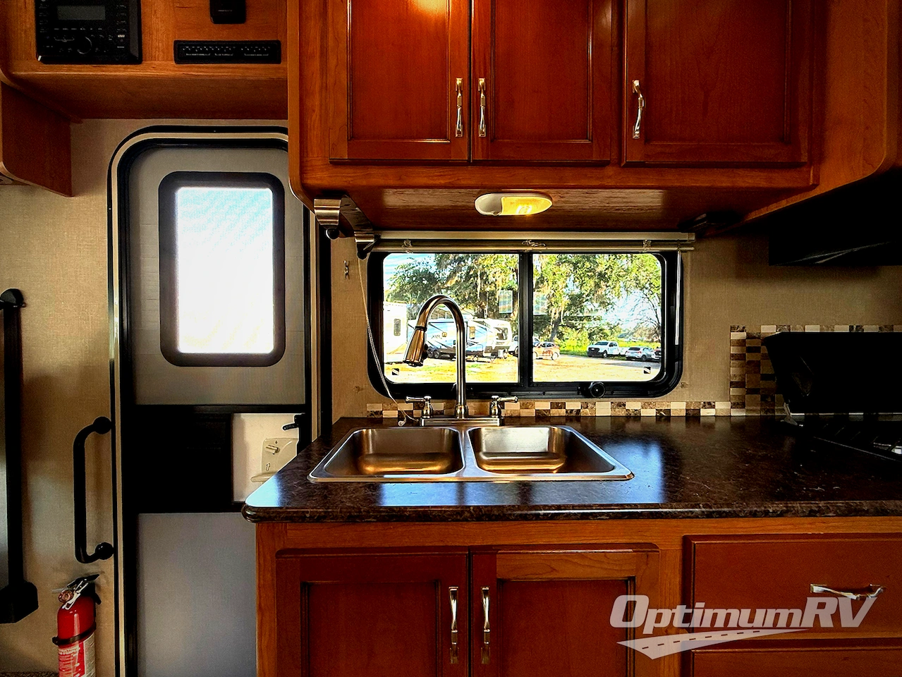 2016 Fleetwood Flair 31B Photo 12
