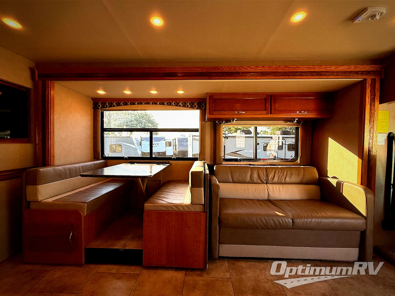 2016 Fleetwood Flair 31B Photo 7