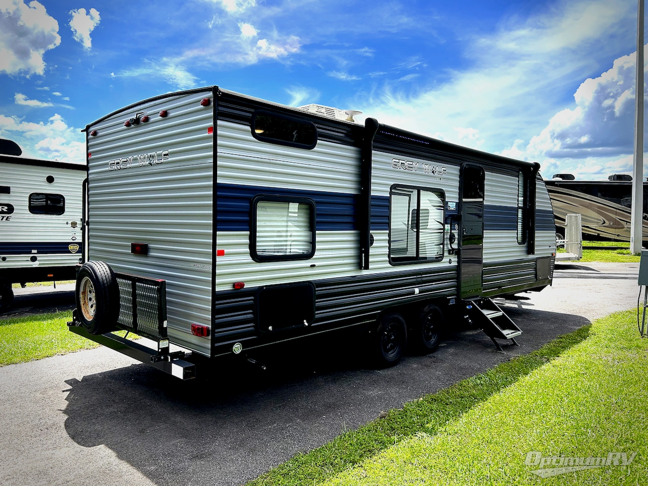 2022 Forest River Cherokee Grey Wolf 26DJSE Photo 2