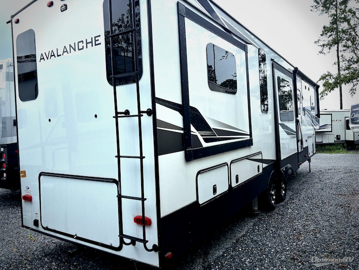 2021 Keystone Avalanche 375RD RV Photo 1
