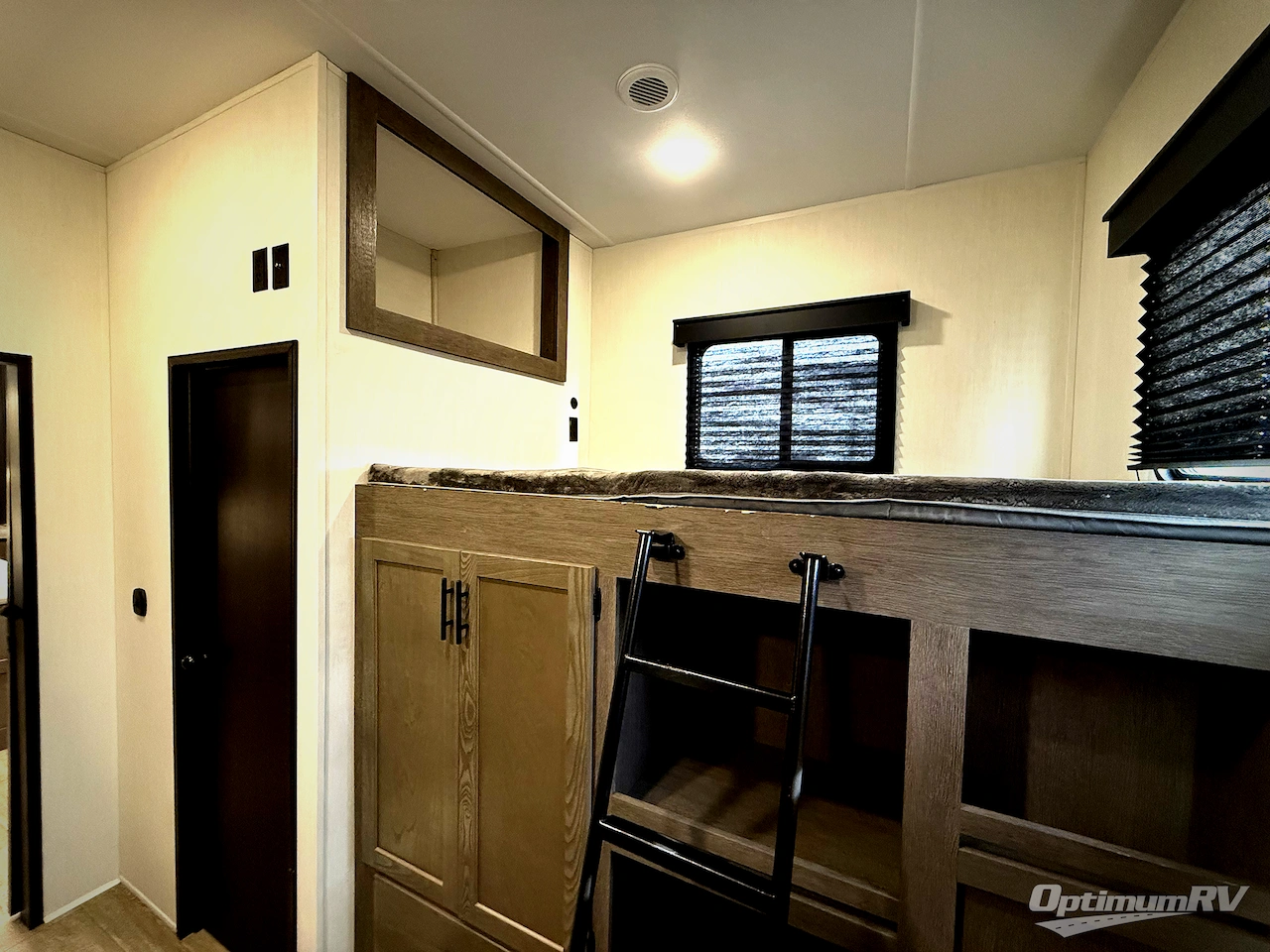 2025 Forest River Cherokee Arctic Wolf Suite 3850SUITE Photo 12