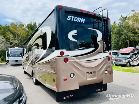 2017 Fleetwood Storm 32A RV Photo 3