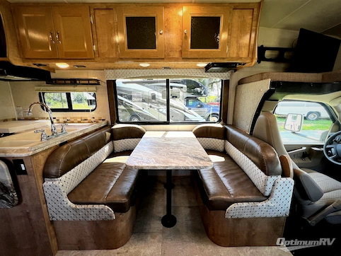2020 Coachmen Leprechaun 270QB Chevy 4500 RV Photo 3