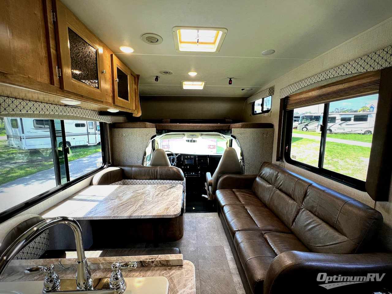 2020 Coachmen Leprechaun 270QB Chevy 4500 Photo 5
