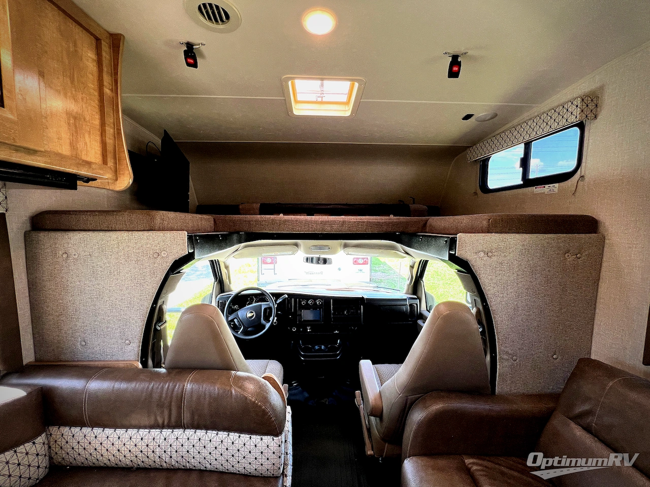 2020 Coachmen Leprechaun 270QB Chevy 4500 Photo 6