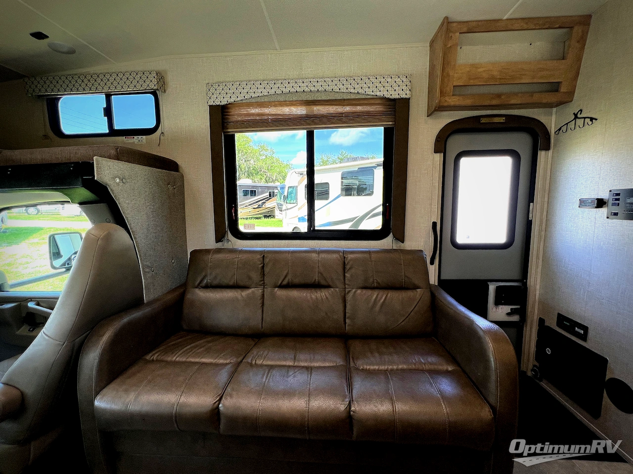 2020 Coachmen Leprechaun 270QB Chevy 4500 Photo 8