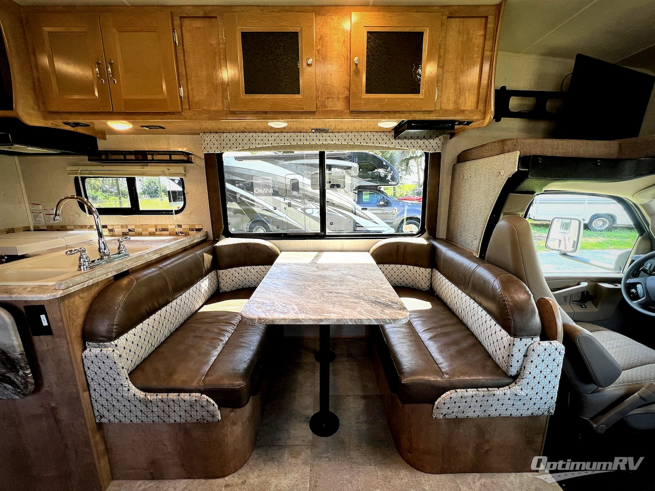 2020 Coachmen Leprechaun 270QB Chevy 4500 Photo 9