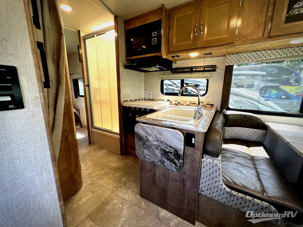 2020 Coachmen Leprechaun 270QB Chevy 4500 Photo 10