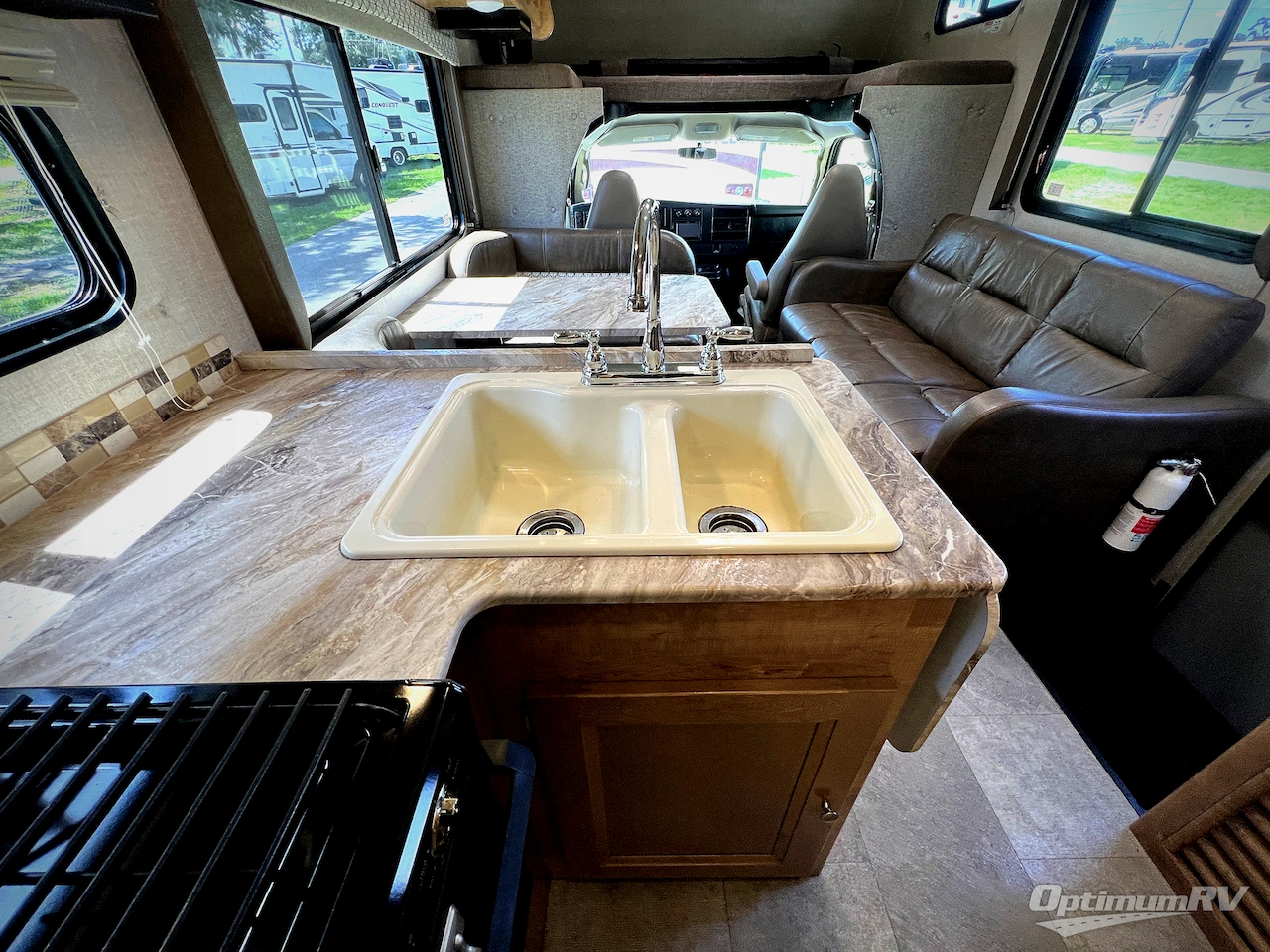 2020 Coachmen Leprechaun 270QB Chevy 4500 Photo 12