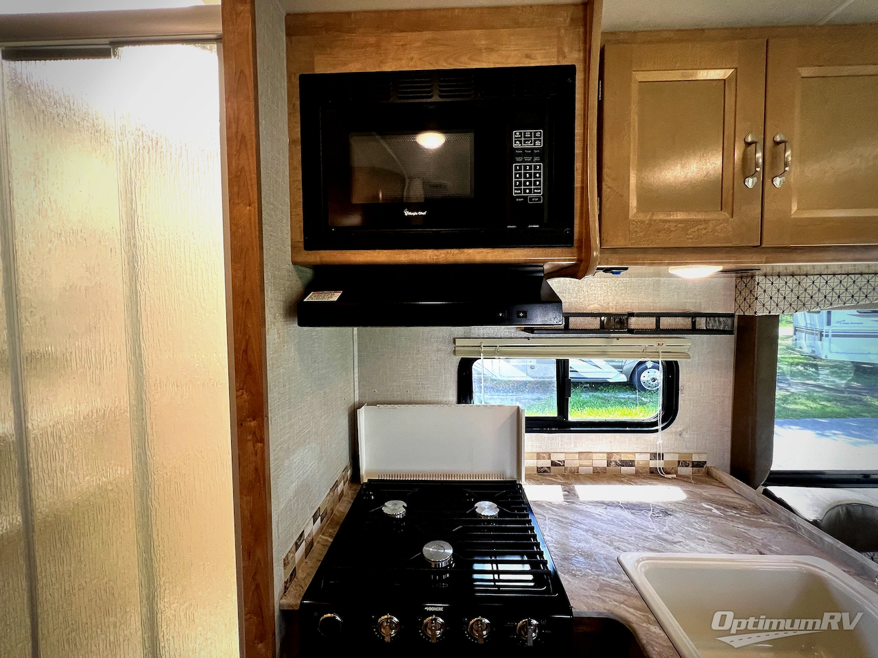 2020 Coachmen Leprechaun 270QB Chevy 4500 Photo 13