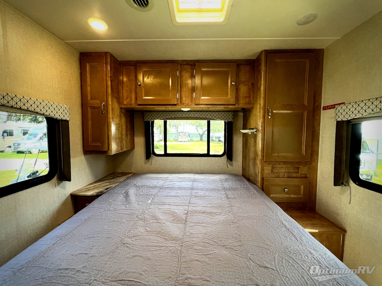2020 Coachmen Leprechaun 270QB Chevy 4500 Photo 16