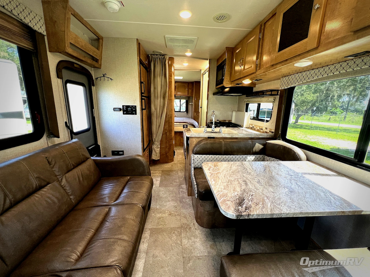 2020 Coachmen Leprechaun 270QB Chevy 4500 Photo 4