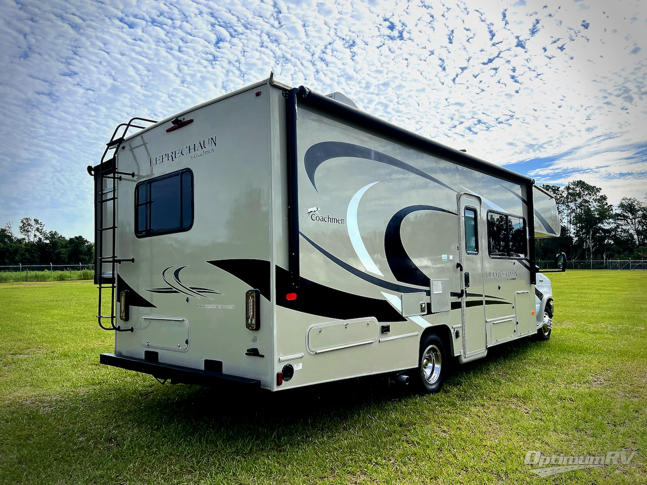 2022 Coachmen Leprechaun Premier 260DS Chevy 4500 Photo 3