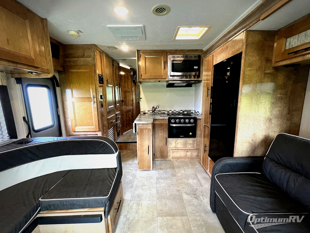 2022 Coachmen Leprechaun Premier 260DS Chevy 4500 Photo 5