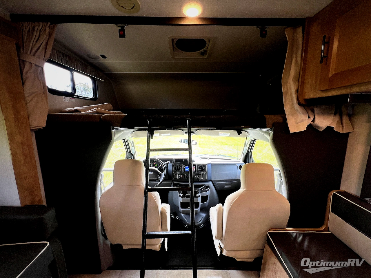 2022 Coachmen Leprechaun Premier 260DS Chevy 4500 Photo 6