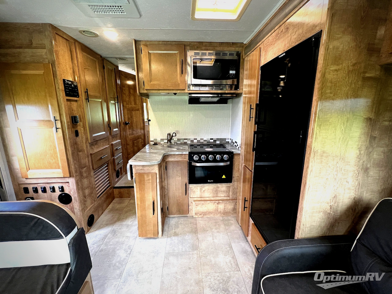 2022 Coachmen Leprechaun Premier 260DS Chevy 4500 Photo 10