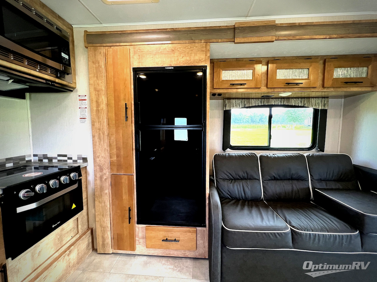 2022 Coachmen Leprechaun Premier 260DS Chevy 4500 Photo 14