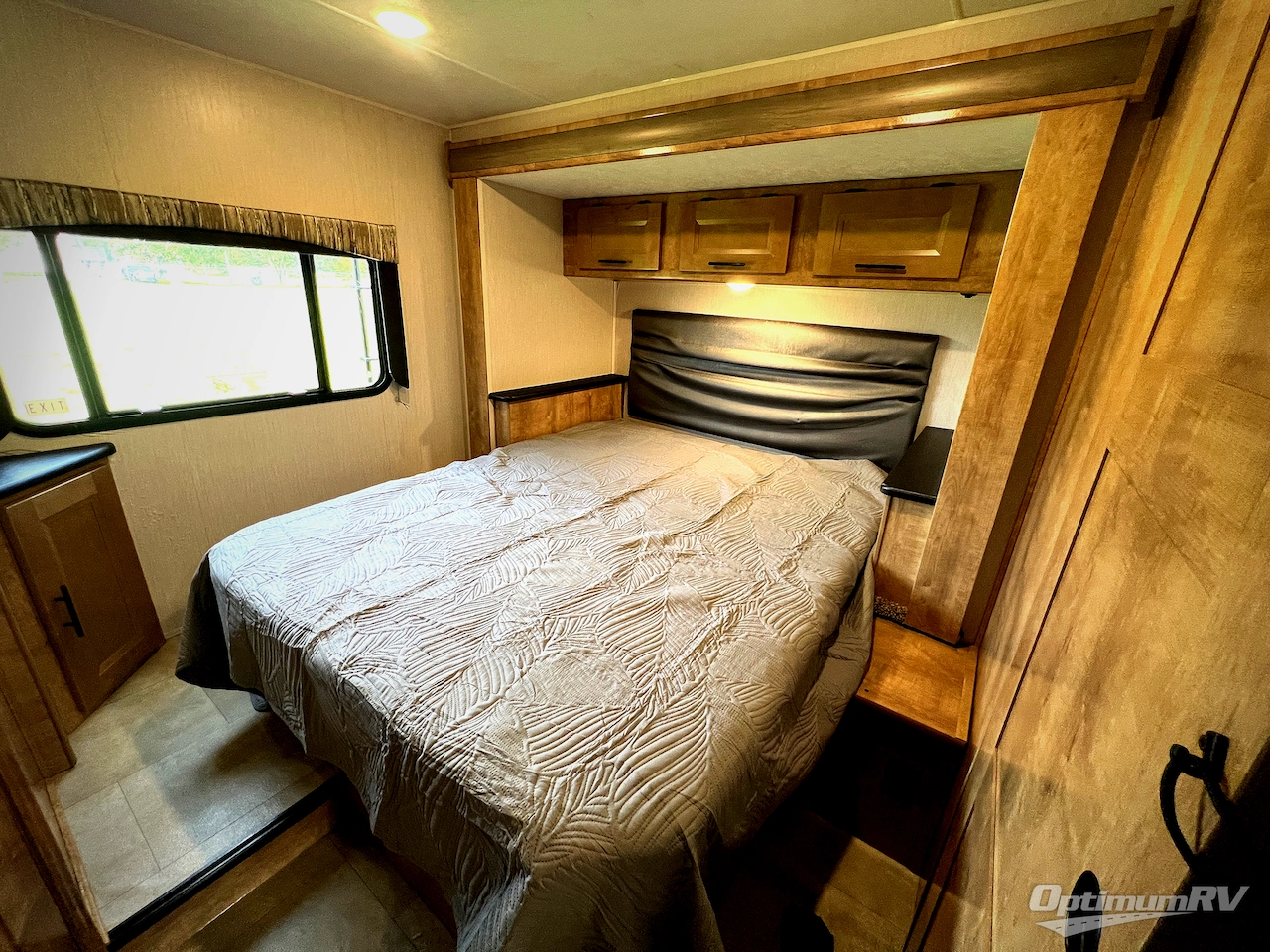 2022 Coachmen Leprechaun Premier 260DS Chevy 4500 Photo 16