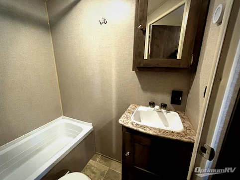 2019 Dutchmen Aspen Trail 25BH RV Photo 4