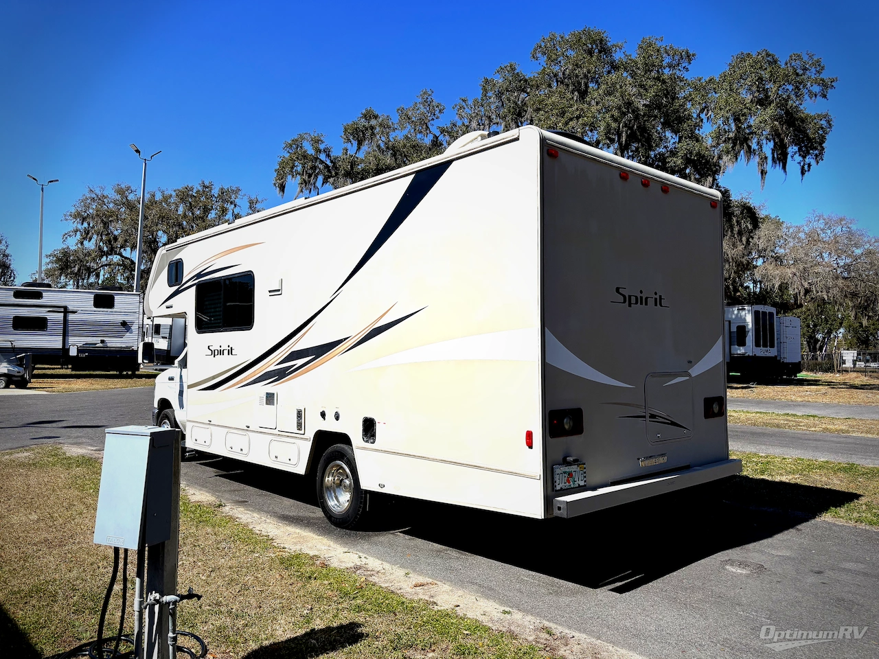 2017 Winnebago Spirit 25B Photo 3