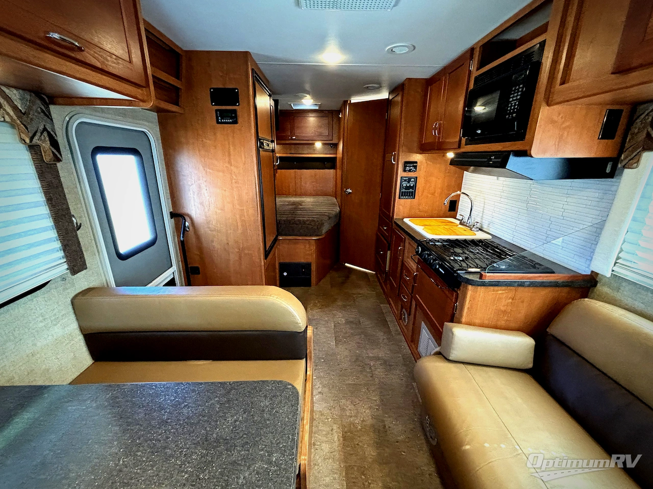 2017 Winnebago Spirit 25B Photo 4