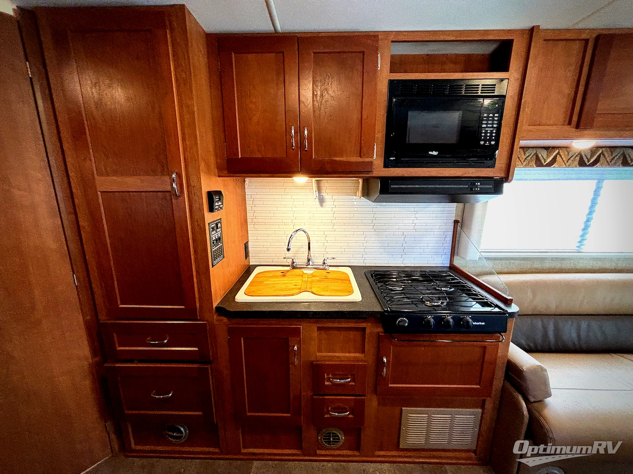 2017 Winnebago Spirit 25B Photo 6