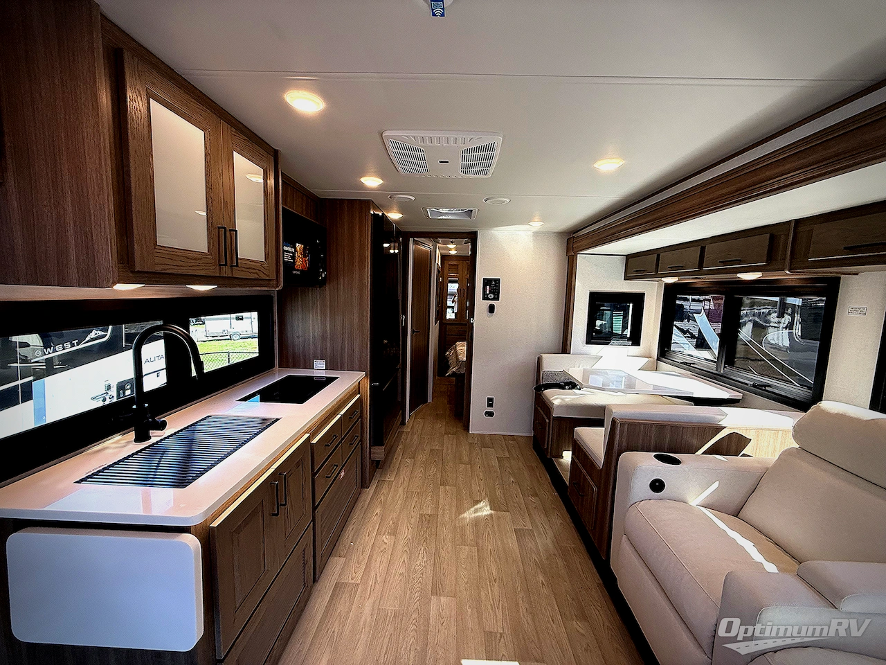 2025 East To West Bravado 33DS Photo 4