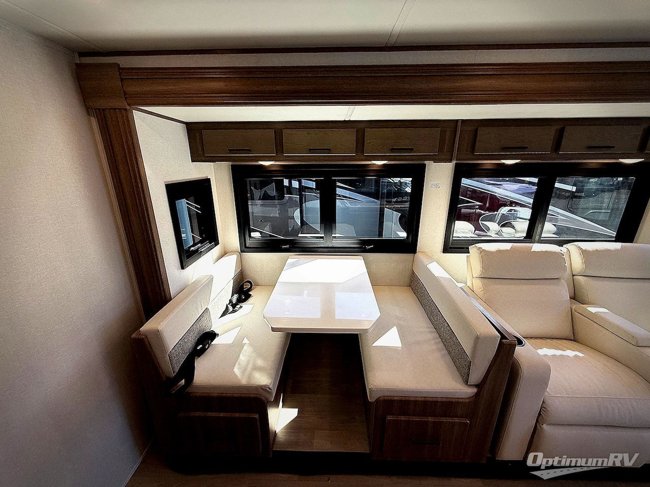 2025 East To West Bravado 33DS Photo 6