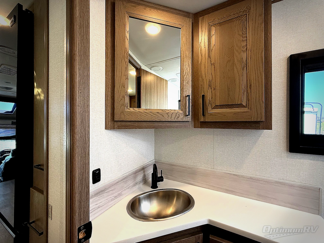 2025 East To West Bravado 33DS Photo 13