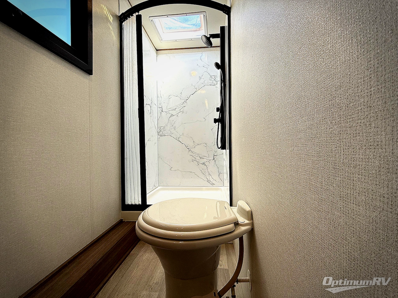 2025 East To West Bravado 33DS Photo 15