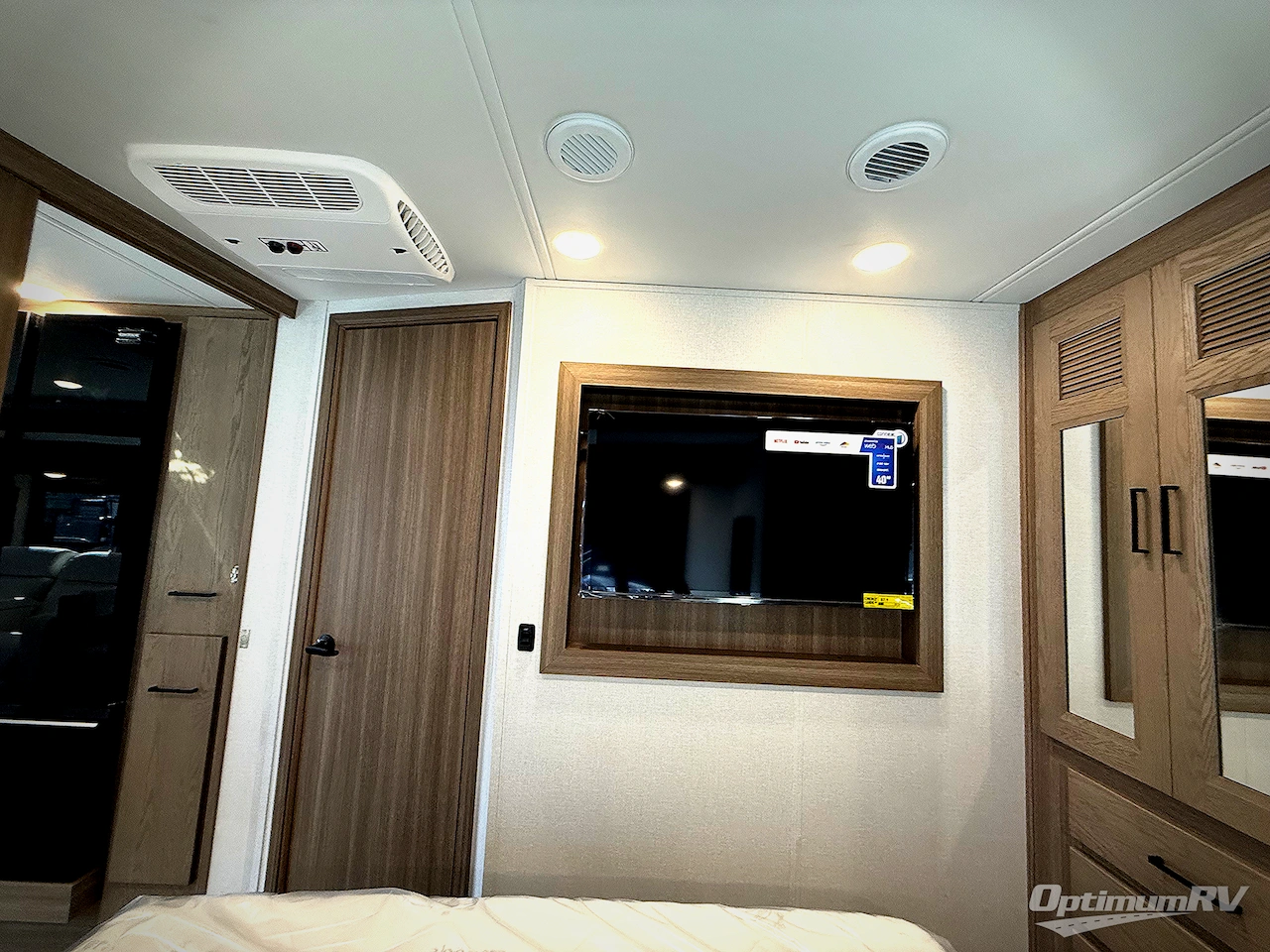 2025 East To West Bravado 33DS Photo 18