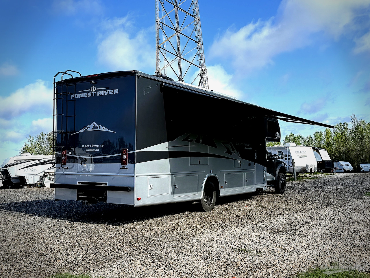 2025 East To West Bravado 33DS Photo 2