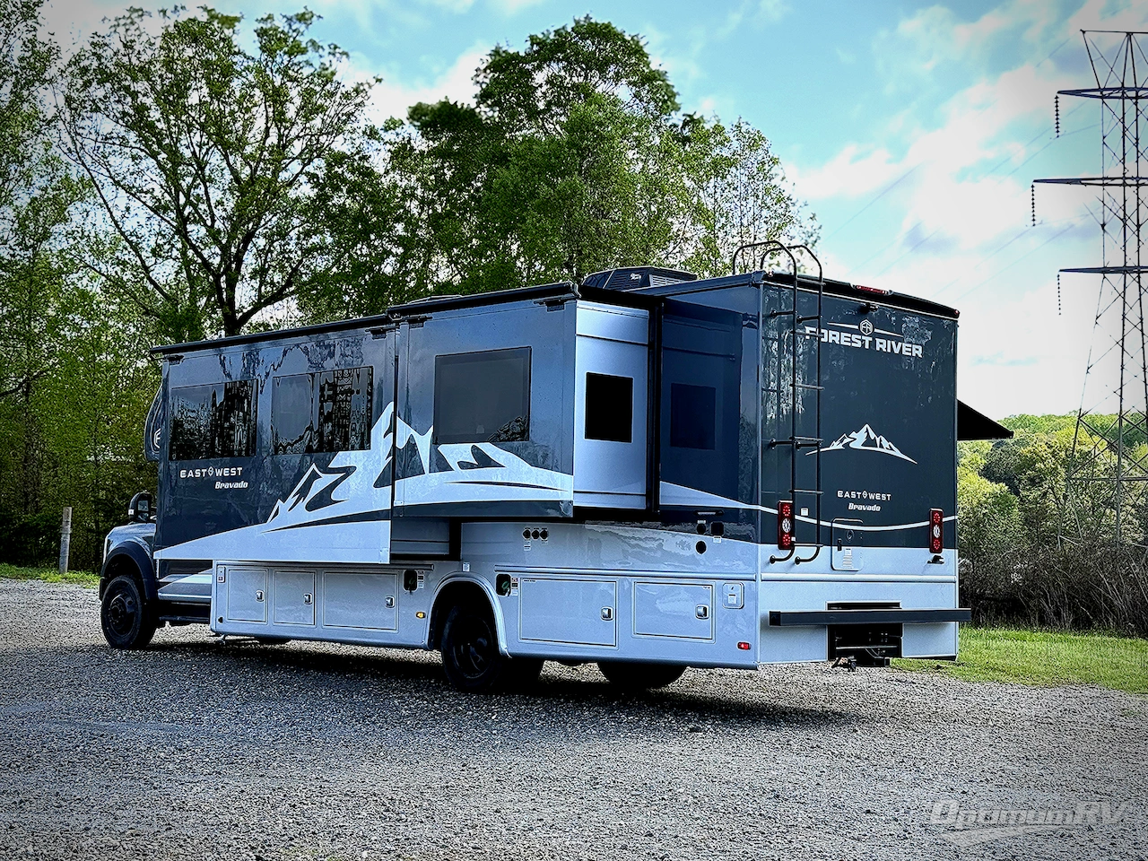 2025 East To West Bravado 33DS Photo 3