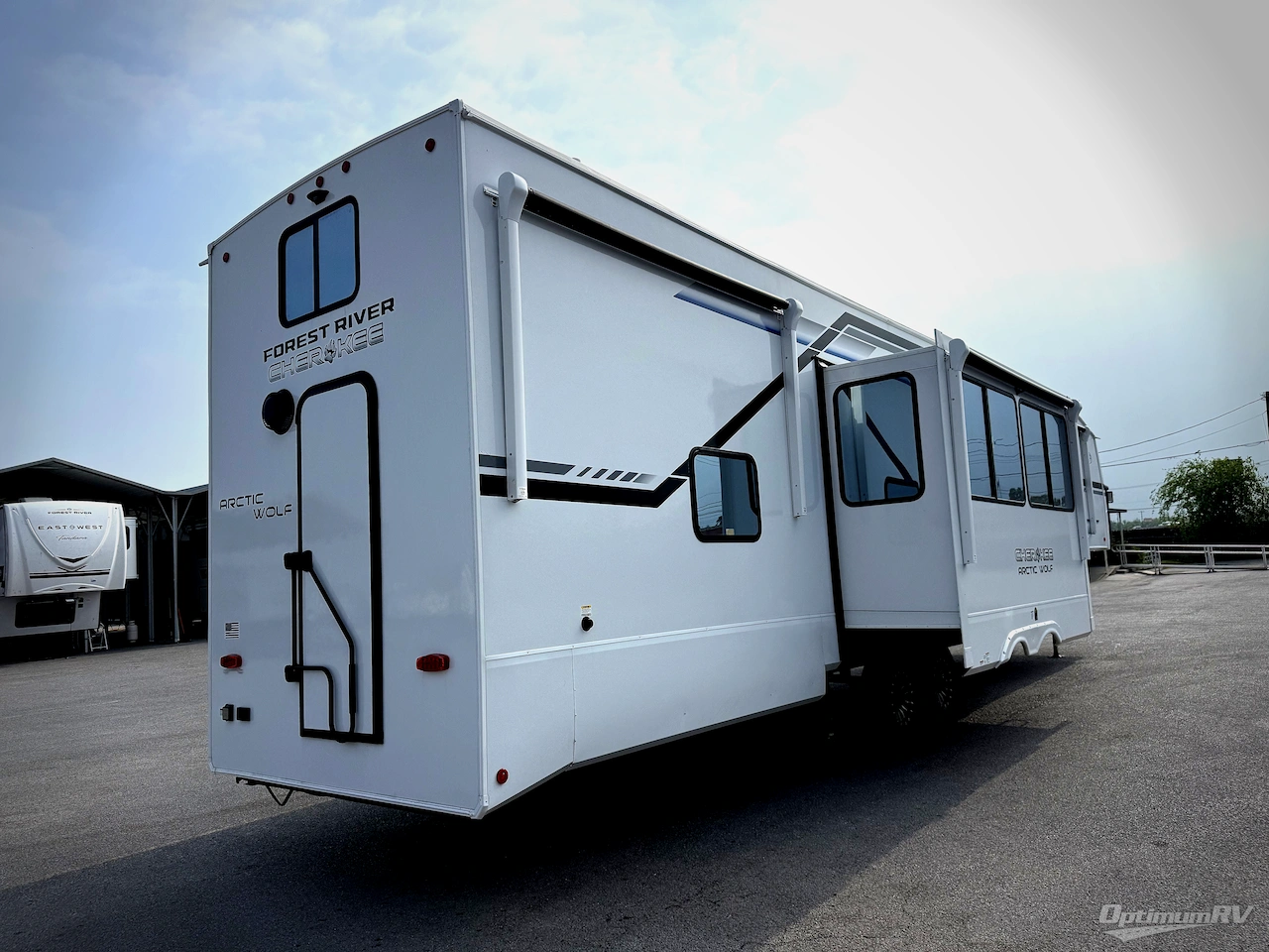 2026 Forest River Cherokee Arctic Wolf 38DST Photo 2