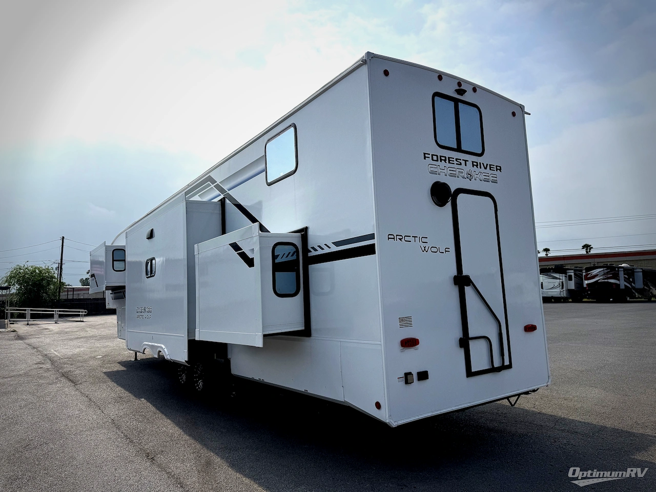 2026 Forest River Cherokee Arctic Wolf 38DST Photo 3