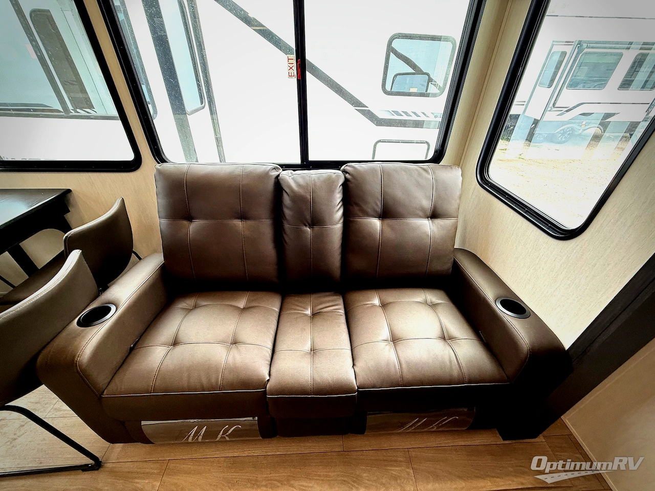 2026 Forest River Cherokee Arctic Wolf 38DST Photo 6