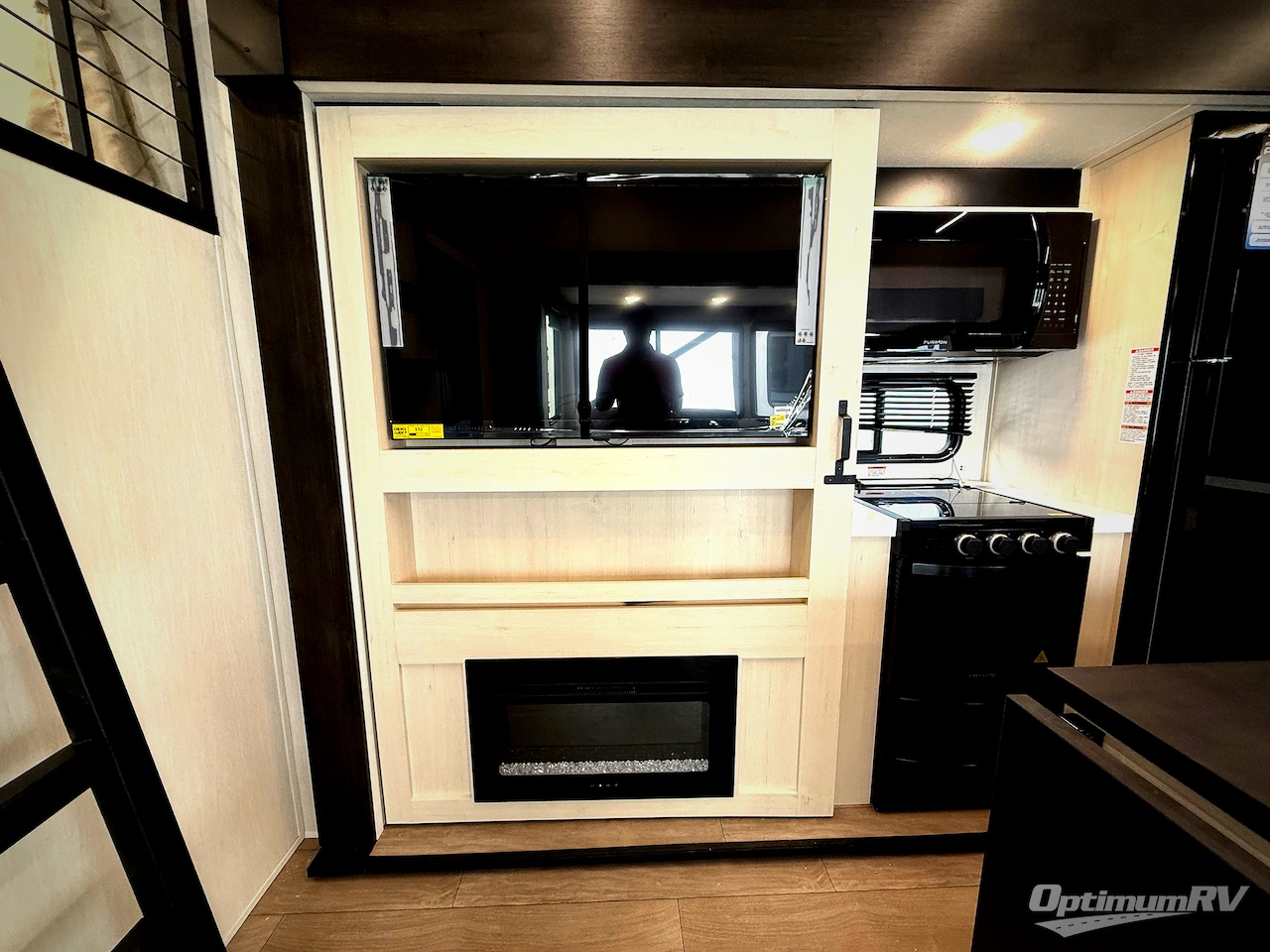 2026 Forest River Cherokee Arctic Wolf 38DST Photo 7