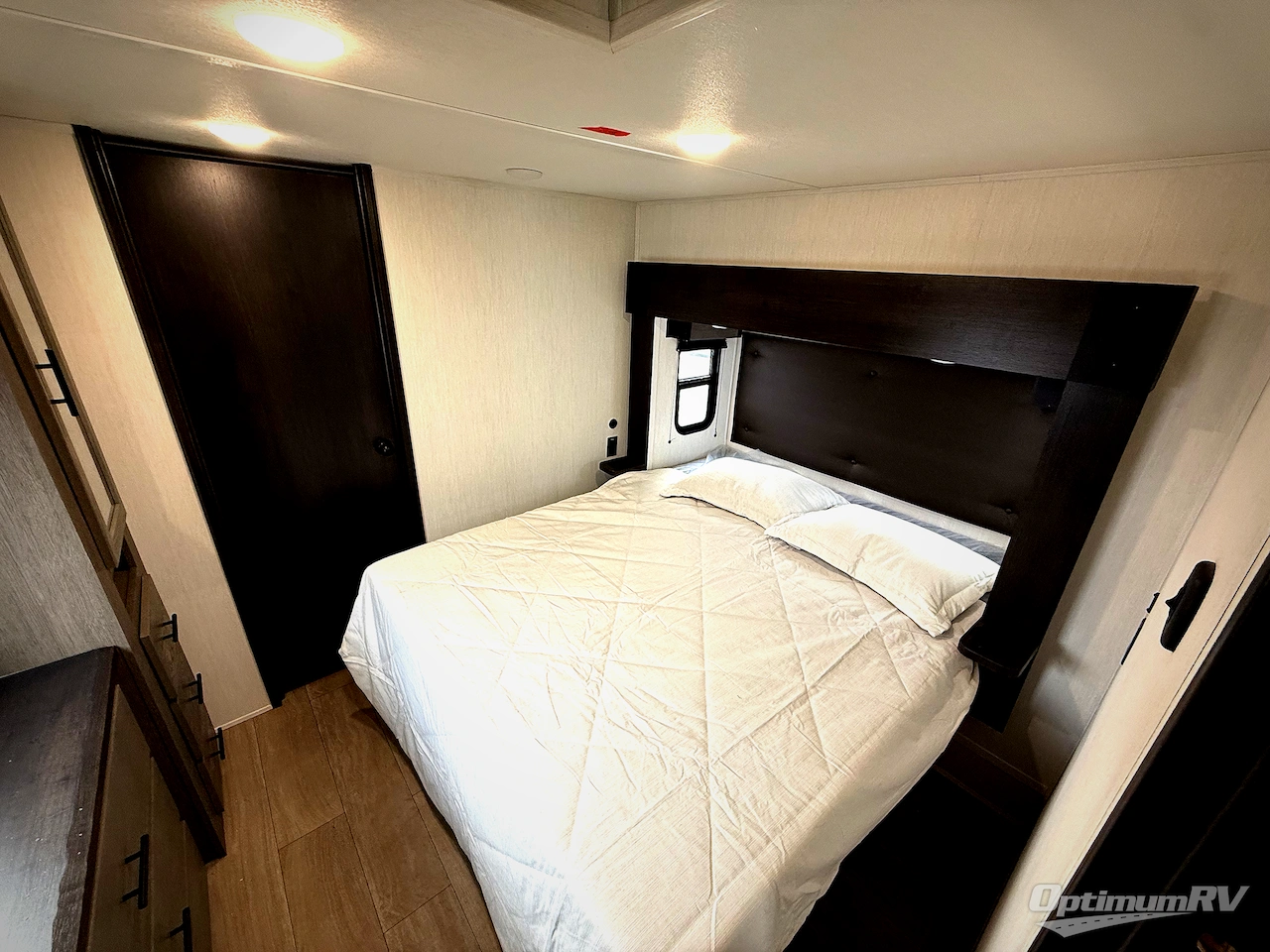 2026 Forest River Cherokee Arctic Wolf 38DST Photo 16