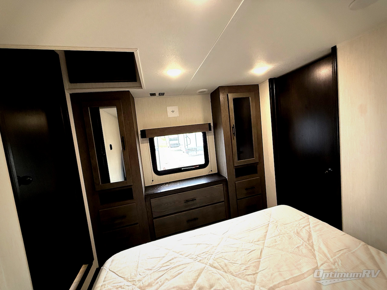 2026 Forest River Cherokee Arctic Wolf 38DST Photo 17