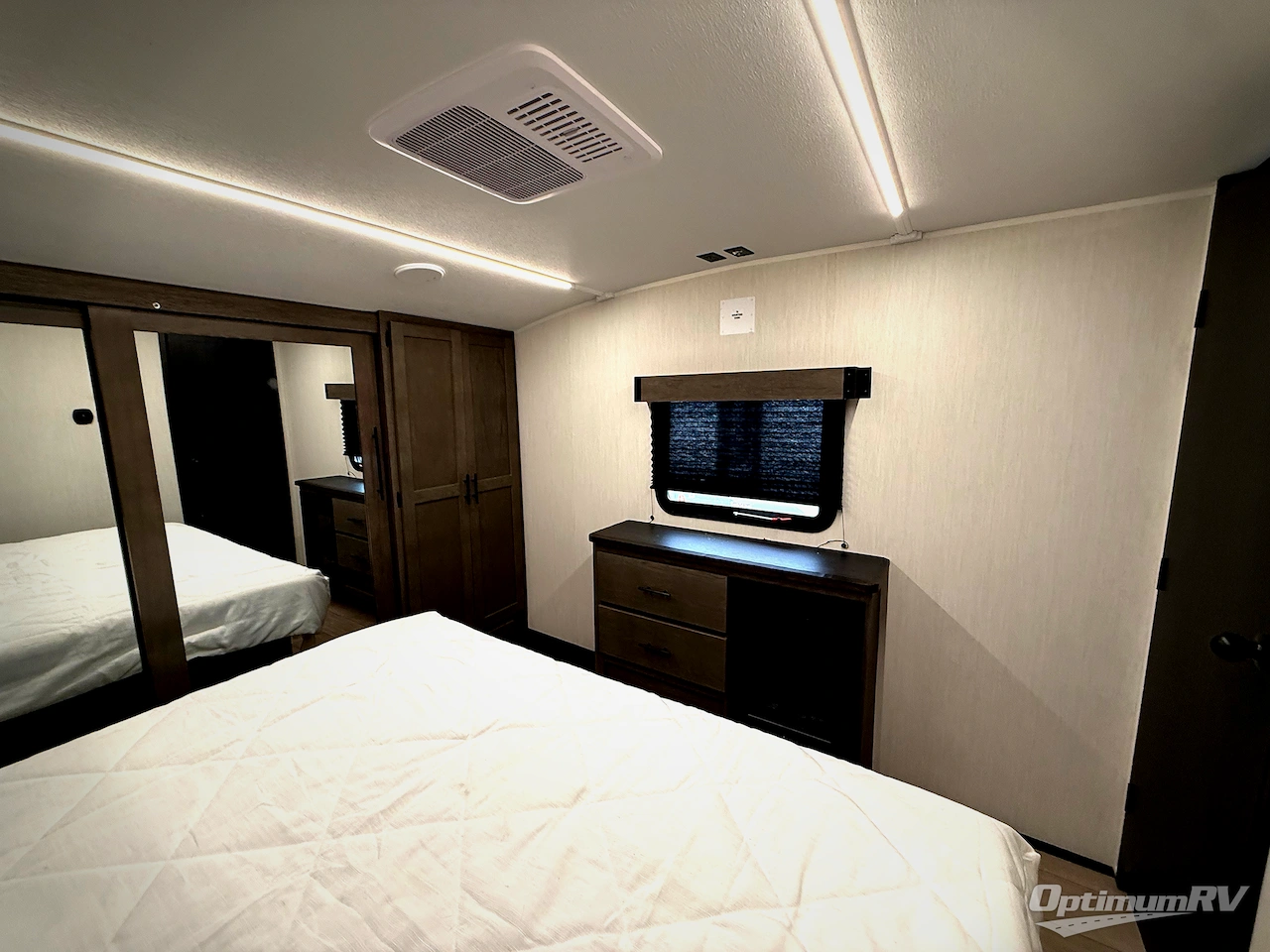 2026 Forest River Cherokee Arctic Wolf 38DST Photo 22