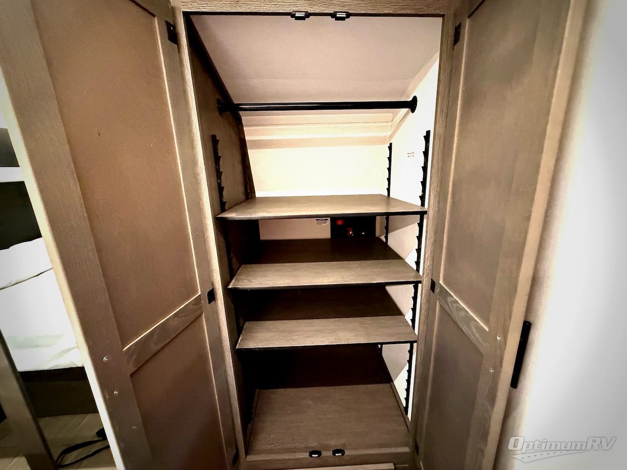 2026 Forest River Cherokee Arctic Wolf 38DST Photo 24