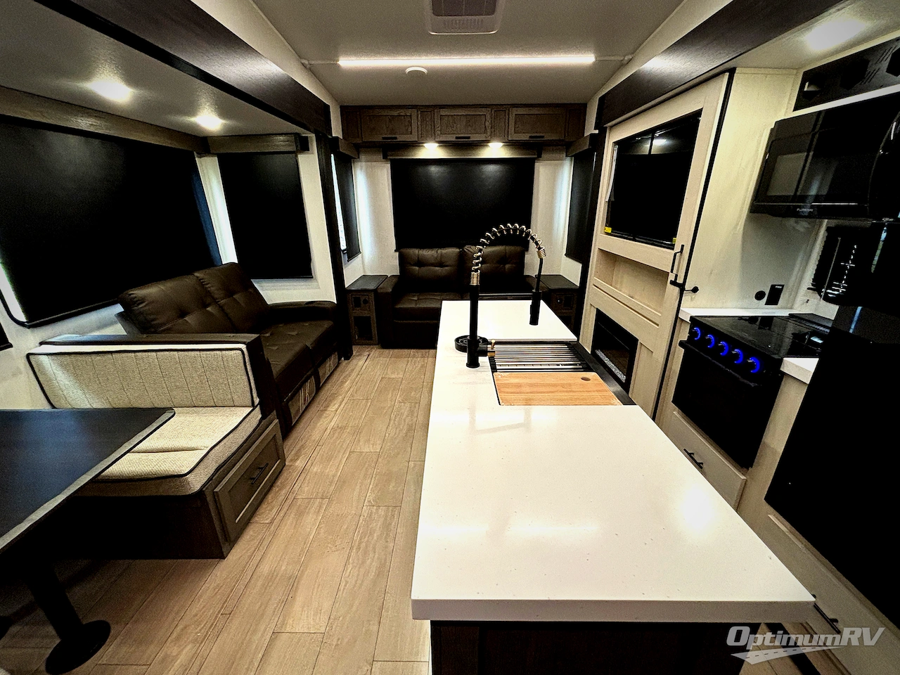 2026 Forest River Cherokee Arctic Wolf 3650SUITE Photo 4